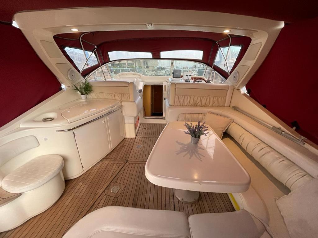 Cozy Yacht Lodge In Barcelona With Boat Tour Option Sant Adrià de Besòs Extérieur photo