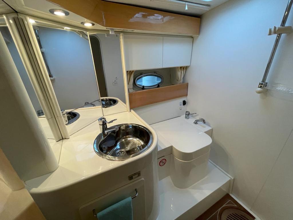 Cozy Yacht Lodge In Barcelona With Boat Tour Option Sant Adrià de Besòs Extérieur photo