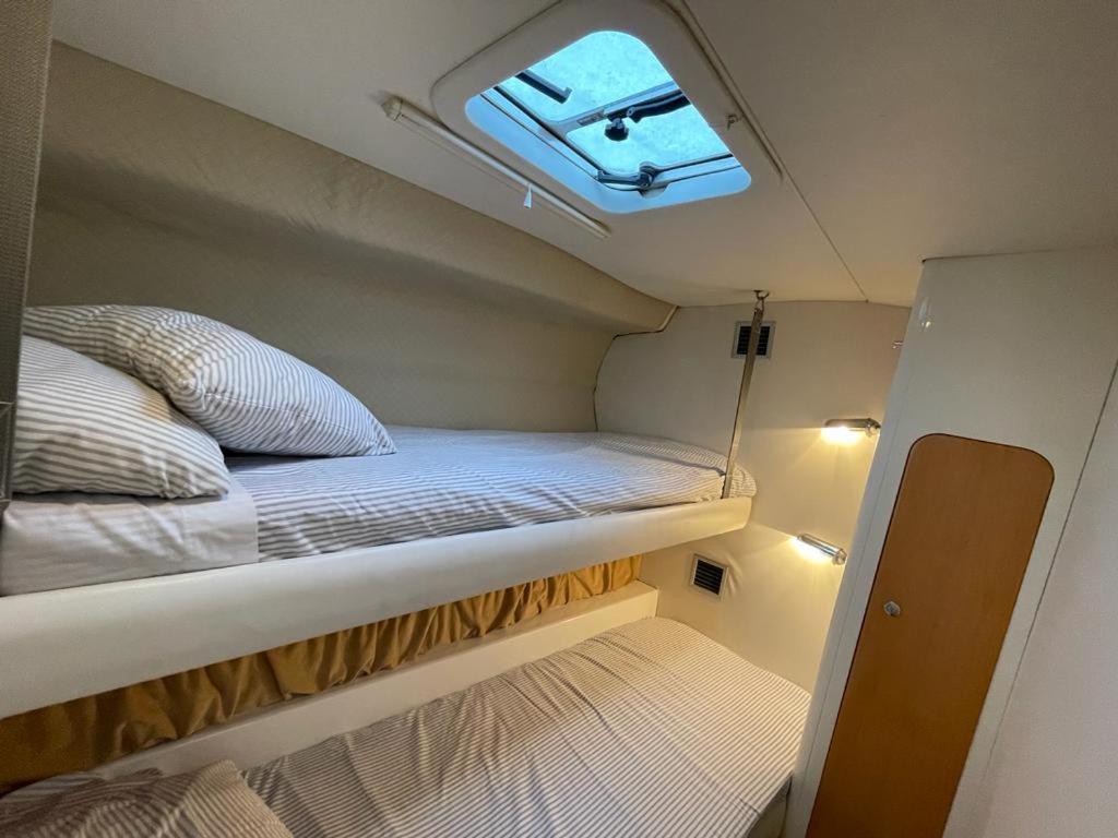Cozy Yacht Lodge In Barcelona With Boat Tour Option Sant Adrià de Besòs Extérieur photo