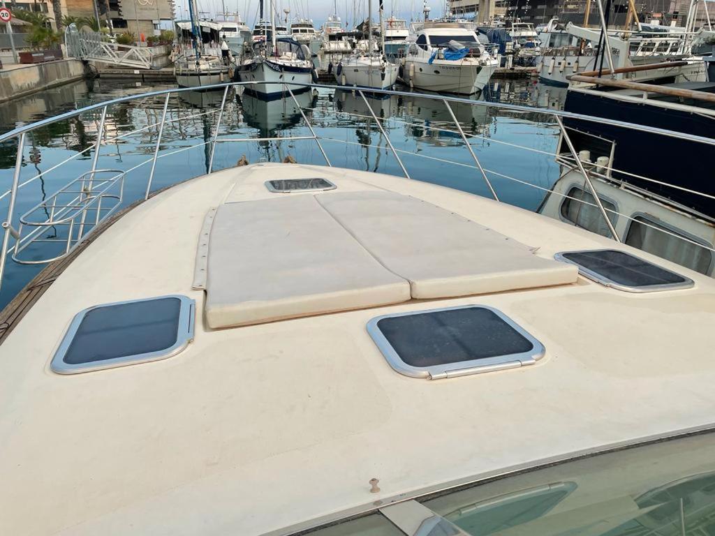 Cozy Yacht Lodge In Barcelona With Boat Tour Option Sant Adrià de Besòs Extérieur photo